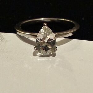White sapphire pear shape ring